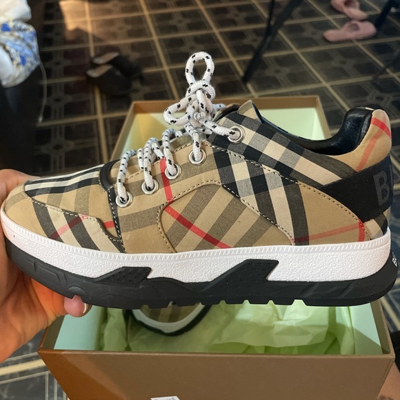 Burberry キッズ スニーカー Burberry Kids Vintage Check Canvas Sneakers | Neutrals